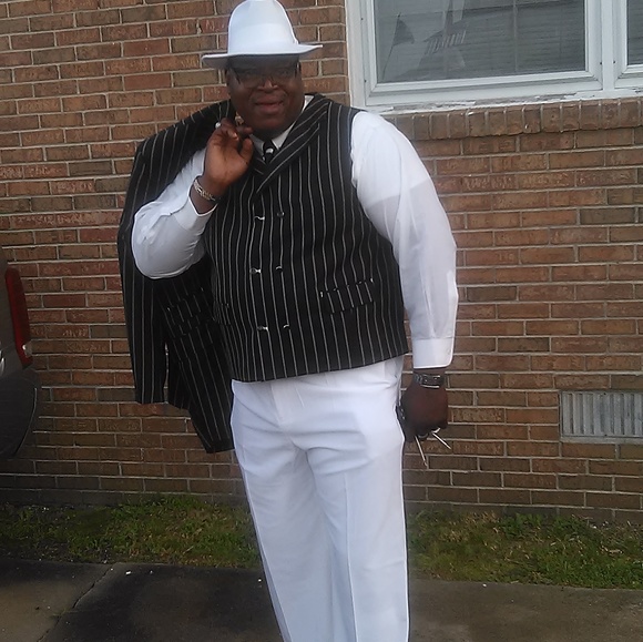 Profile Picture of Anthony Fields (@bigant2523) on Poshmark