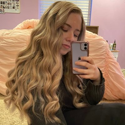 Profile Picture of Aimee (@aimee_hansen) on Twitter