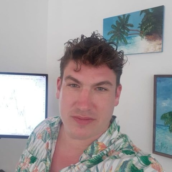 Profile Picture of Richard Andrew (@richardureczky) on Poshmark