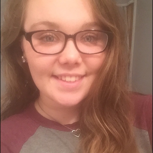 Profile Picture of Amy Hobert (@amyhobert97) on Poshmark