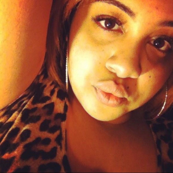 Profile Picture of Clarissa Colon (@clarissax3) on Poshmark