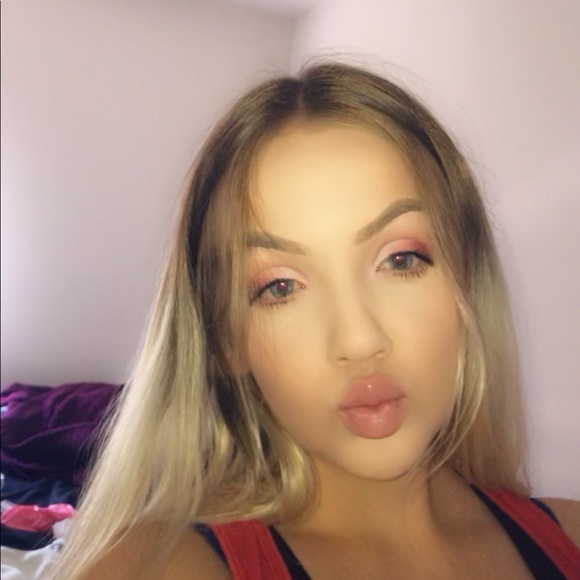 Profile Picture of Madison Holgate (@maddieholgate07) on Poshmark