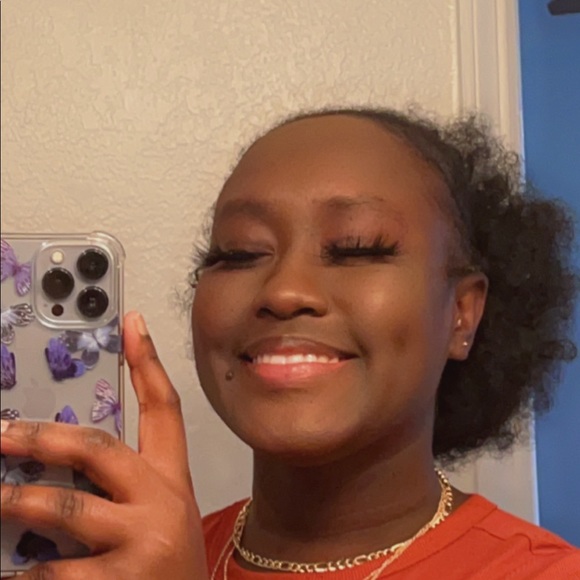 Profile Picture of Akelia Reddie (@akeliareddie) on Poshmark