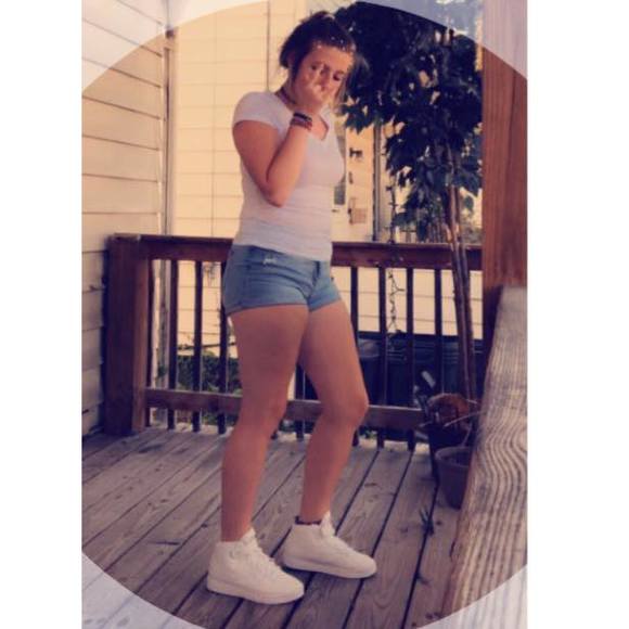 Profile Picture of Nikki Schmeider (@dopequeen4200) on Poshmark