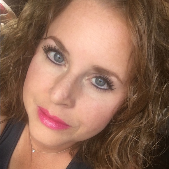 Profile Picture of Erin Carcelli (@elc5788) on Poshmark