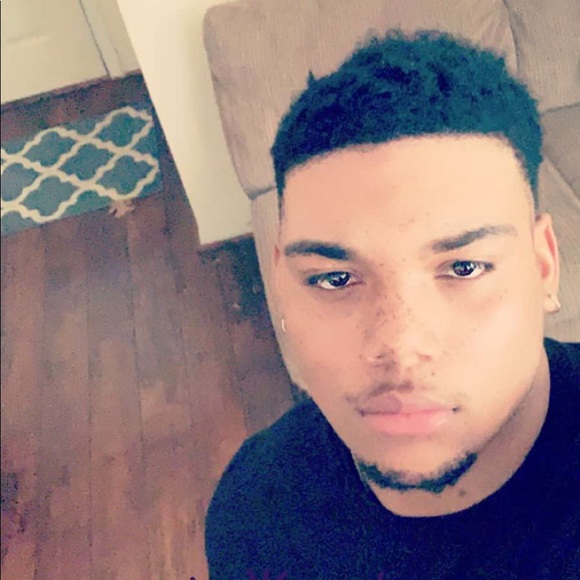 Profile Picture of Juandre Drennon (@juandredrennon) on Poshmark