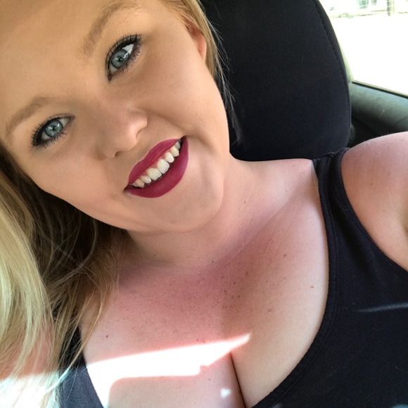 Profile Picture of Desirae Reghitto (@desirae0724) on Poshmark