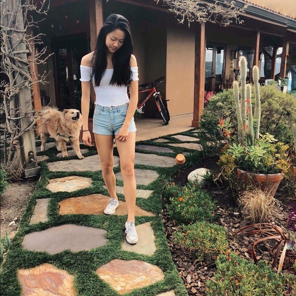 Profile Picture of Cassandra Yu (@cassandrayu) on Poshmark