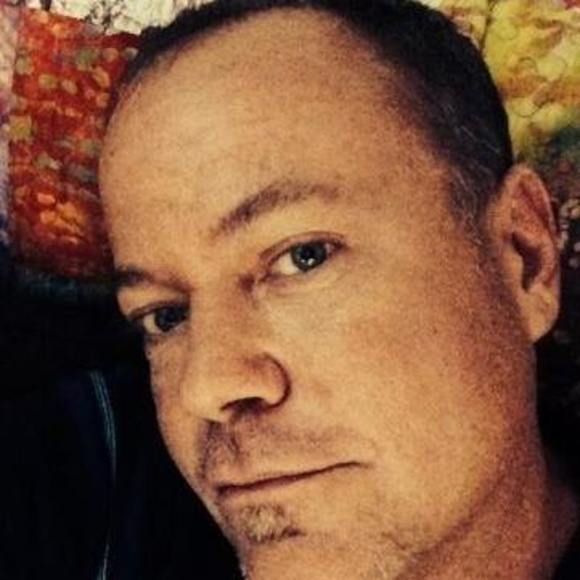 Robert Vanegdom - Poshmark Profile Picture of Robert Vanegdom (@robertvanegdom) on Poshmark