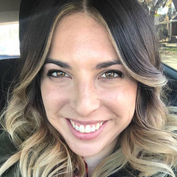 Profile Picture of Liz Bistline (@lizbistline) on Poshmark