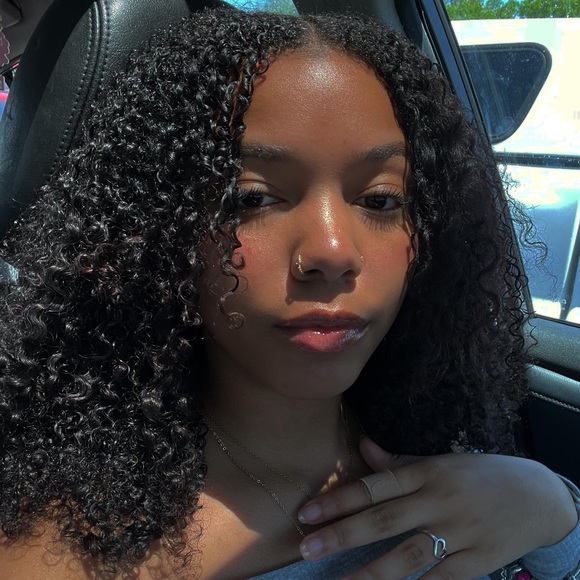 Profile Picture of Gisel Rivera (@gigi_sr) on Poshmark