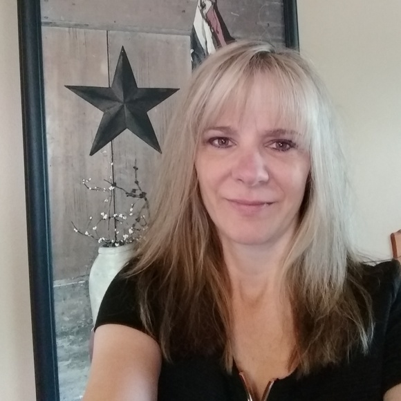 Profile Picture of Kim Tolley butler (@kimmiejob) on Poshmark