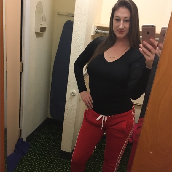 Profile Picture of Monica Roohr (@moni0216) on Poshmark