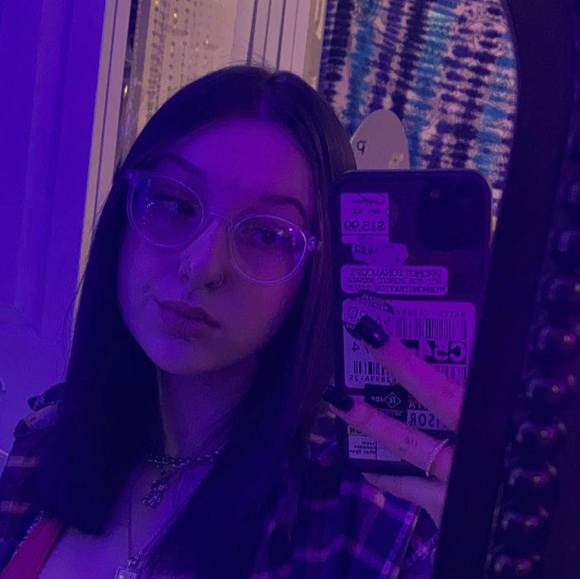 Profile Picture of Gianna Giranda (@giannagiranda) on Poshmark