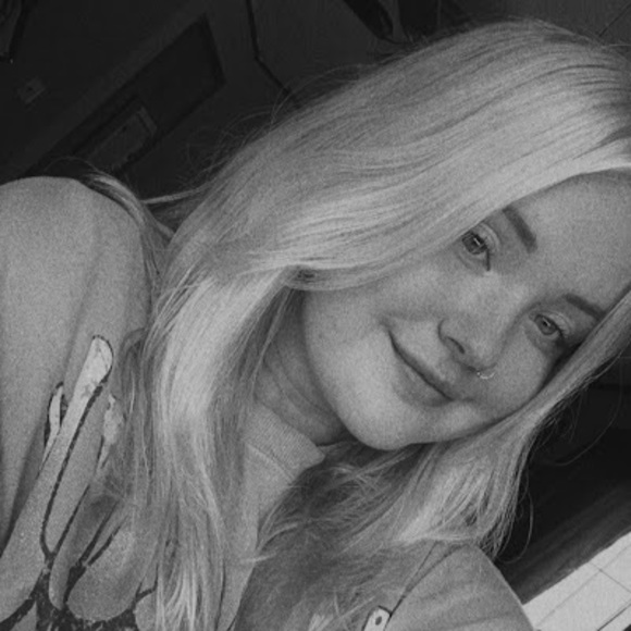 Profile Picture of Ashley Pummell (@ashleypummell) on Poshmark
