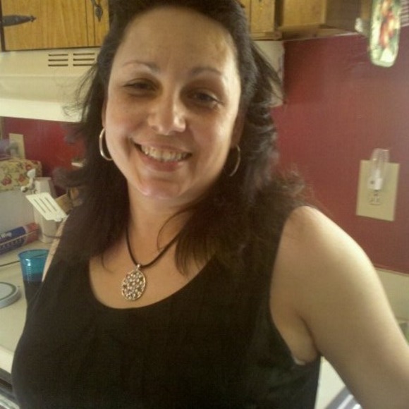 Profile Picture of Ivia Hillemann (@i01hill) on Poshmark