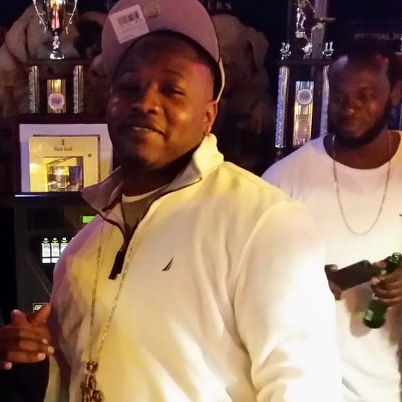 Profile Picture of Devin Mclean (@snowmandev31) on Poshmark