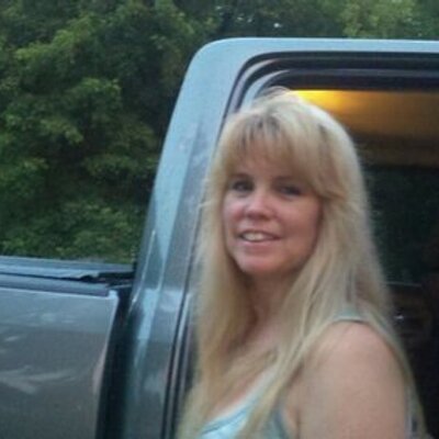 Profile Picture of Cheryl Hooker (@1hotmommahooker) on Twitter