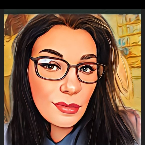Profile Picture of Holly Lesperance (@hollylesperance) on Poshmark