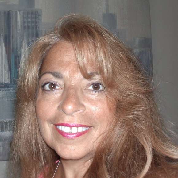 Profile Picture of Aida Alicea (@aidaalicea1111) on Poshmark