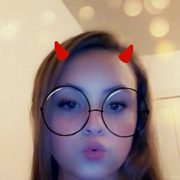 Profile Picture of Lexie Dyas (@lexann2004) on Poshmark