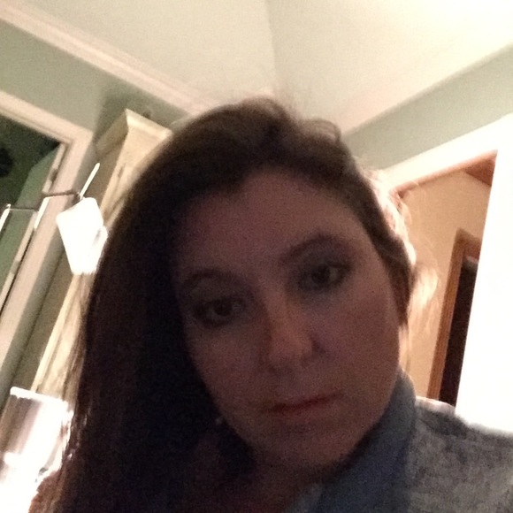 Profile Picture of Paige Brock (@pbrock13) on Poshmark