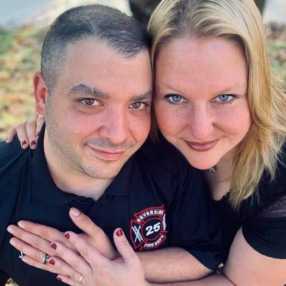 Profile Picture of James Darling (@jdarling198323) on Poshmark