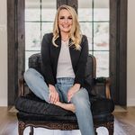 Profile Picture of Lauren Swinney (@drinkcleanlivefully) on Instagram