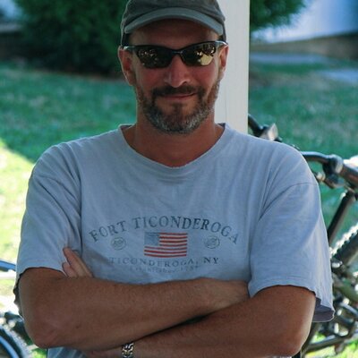 Profile Picture of David Bronstein (@davidb928) on Twitter