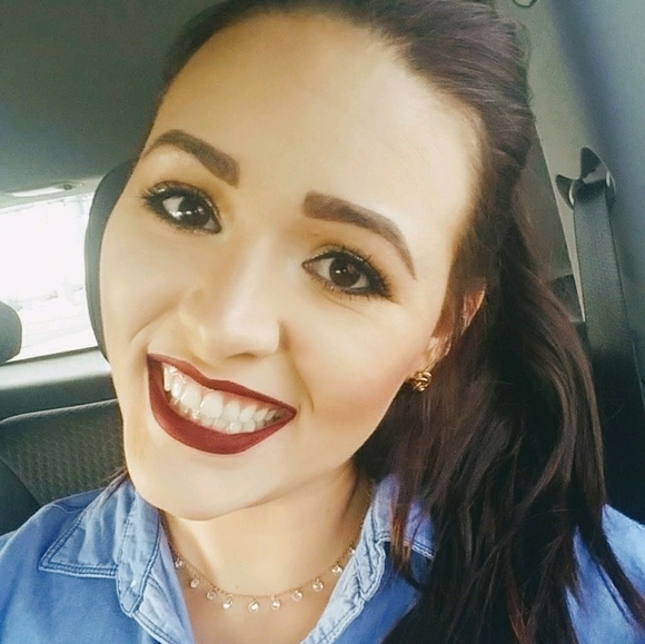 Profile Picture of Audrey Barrett (@jade_audrey) on Poshmark