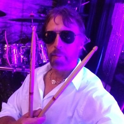 Profile Picture of Bob Suarez (@onebadasstinter) on Twitter