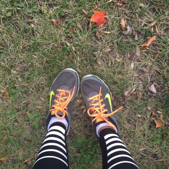 Profile Picture of Sepia Roams (@sepiaroams) on Poshmark