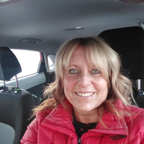 Profile Picture of Laurie Cuccia (@lauriecuccia) on Poshmark