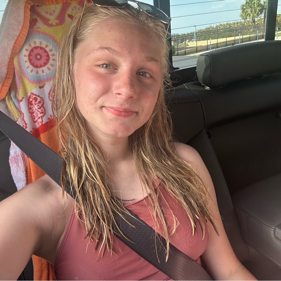 Profile Picture of Reese Moberly (@rbmoberly) on Poshmark