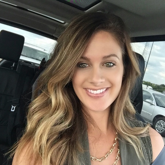 Profile Picture of Carly Grant (@carlygrant2) on Poshmark