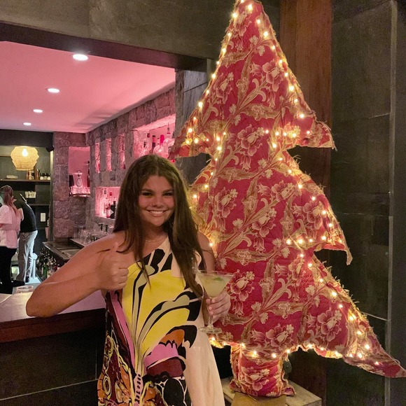 Profile Picture of Eva Campbell (@ecampbellpeace) on Poshmark