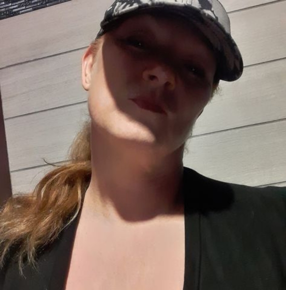 Profile Picture of Tina Nadeau (@tinanadeau373) on Poshmark