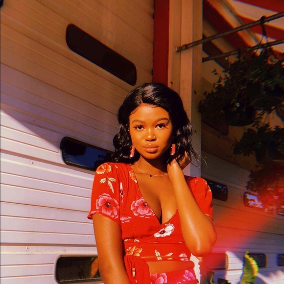 Profile Picture of Chelsea Mburuma (@chelseamburuma) on Poshmark