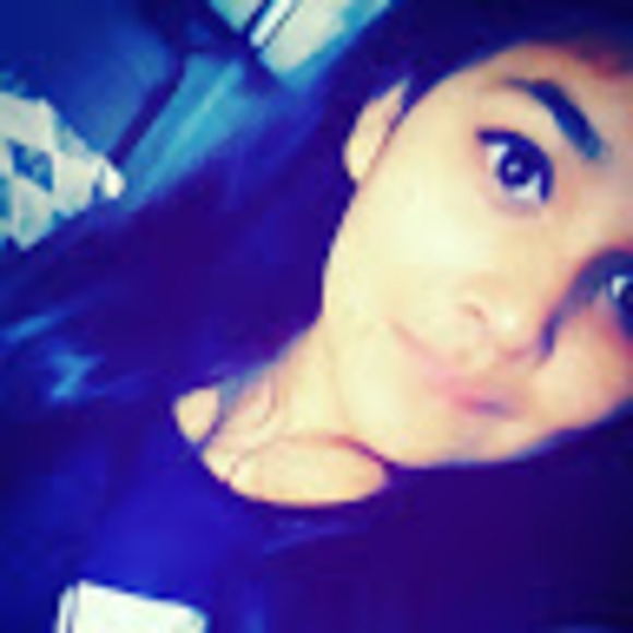 Profile Picture of Mili Shah (@milishah2320) on Poshmark