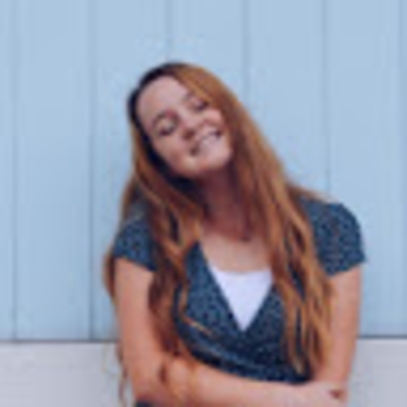 Emma Leisner - Poshmark Profile Picture of Emma Leisner (@eleisner) on Poshmark