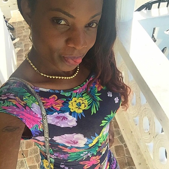 Profile Picture of Ava John (@ava85) on Poshmark