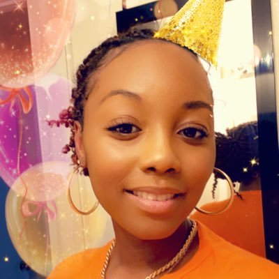 Profile Picture of  🌟 (@CharkaBriketts) on Twitter