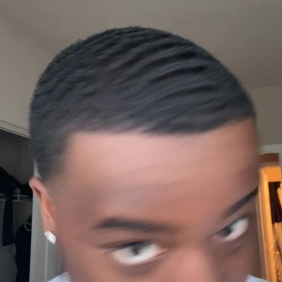 Profile Picture of David Cauley (@cauley17) on Poshmark