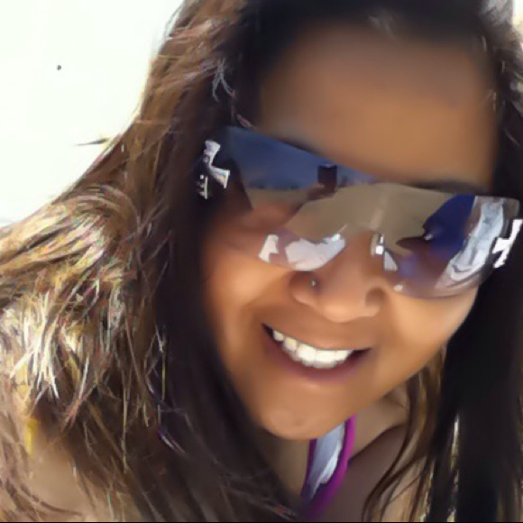 Profile Picture of Myrna Hose (@mvhose) on Poshmark