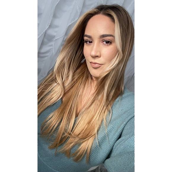 Profile Picture of Amy Globuschutz (@amyrose90) on Poshmark