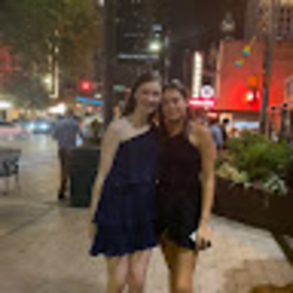 Profile Picture of Julia Hurtado (@myc858) on Poshmark