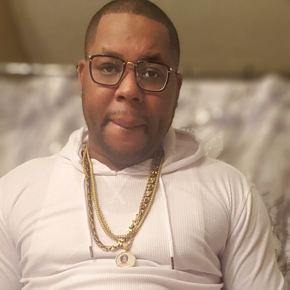 Profile Picture of Carl Collins (@carlcollins) on Poshmark