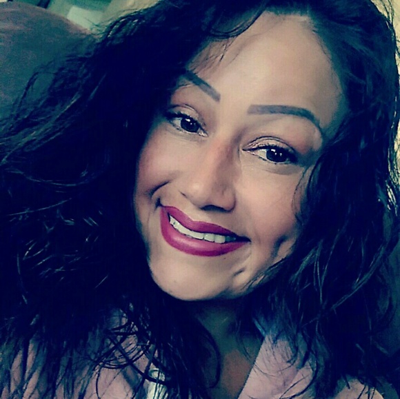 Paula Giraldez - Poshmark Profile Picture of Paula Giraldez (@paulitagg) on Poshmark