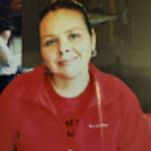 Profile Picture of Rhonda Bloxham (@rhondabloxham) on Poshmark