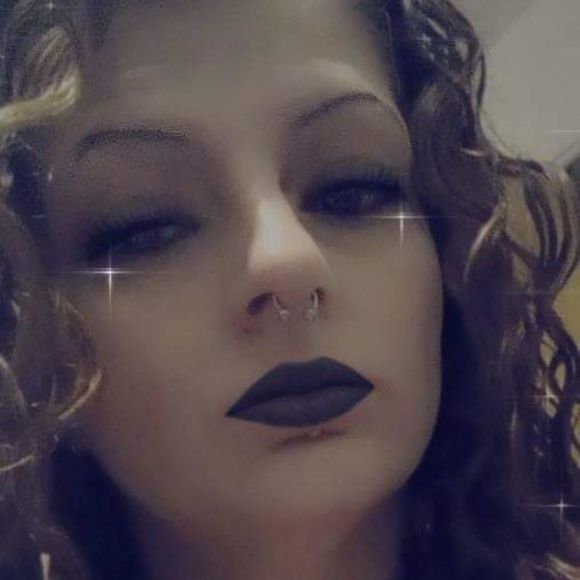 Profile Picture of Sammie Kolpack (@sammiek1) on Poshmark